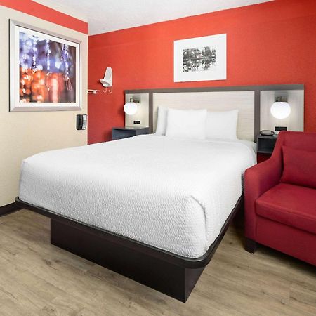Ramada By Wyndham Parsippany Hotel Buitenkant foto