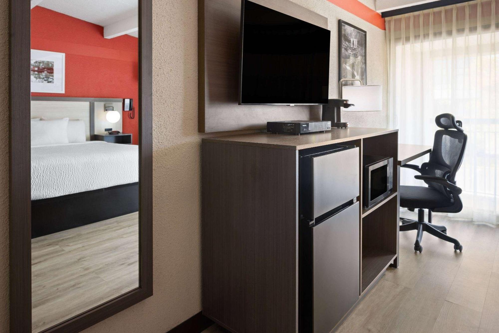 Ramada By Wyndham Parsippany Hotel Buitenkant foto
