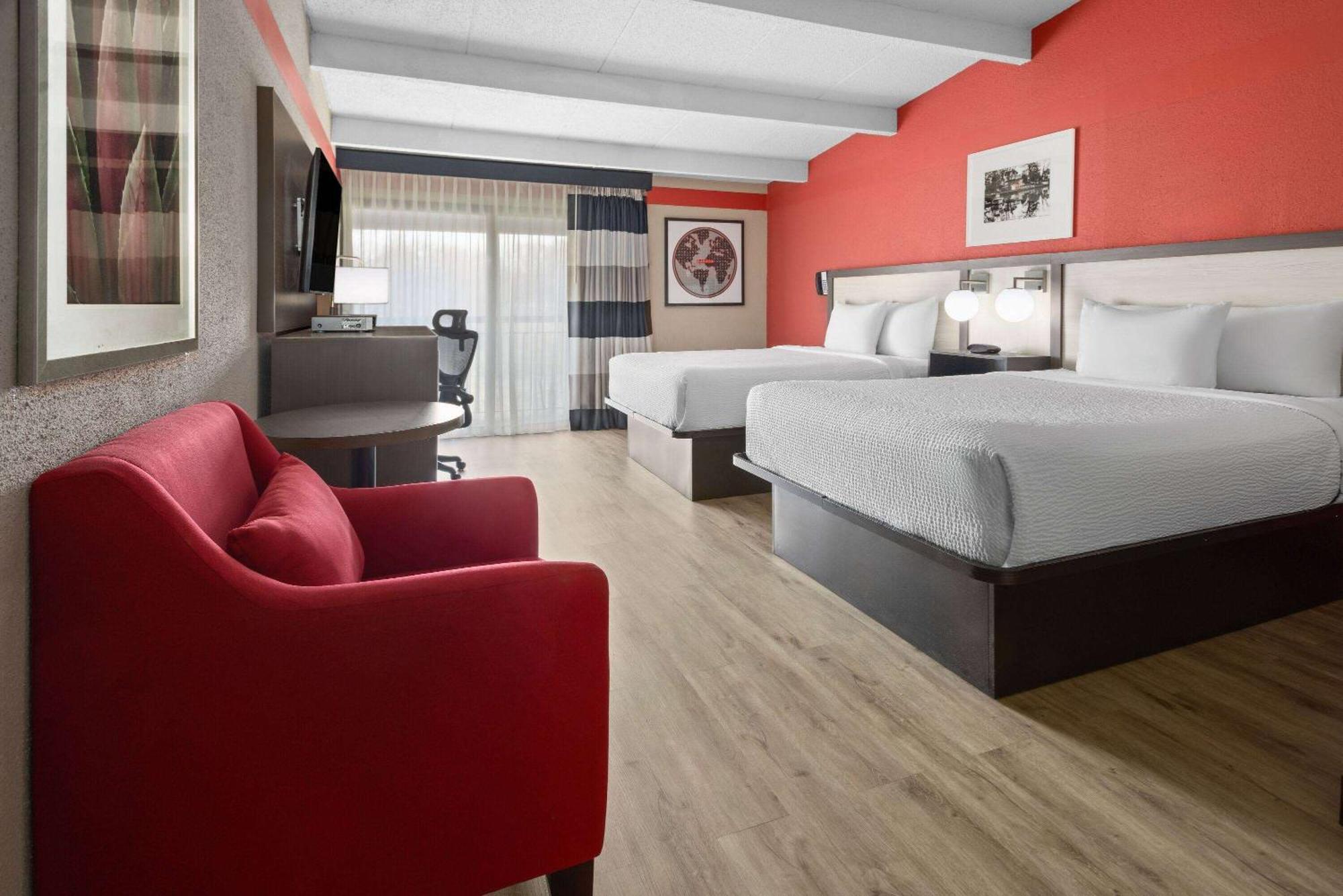 Ramada By Wyndham Parsippany Hotel Buitenkant foto