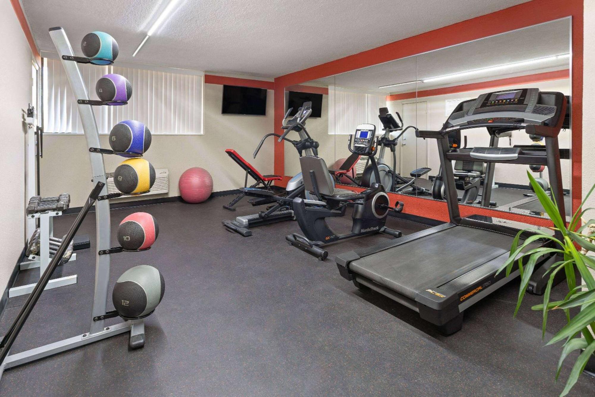 Ramada By Wyndham Parsippany Hotel Buitenkant foto