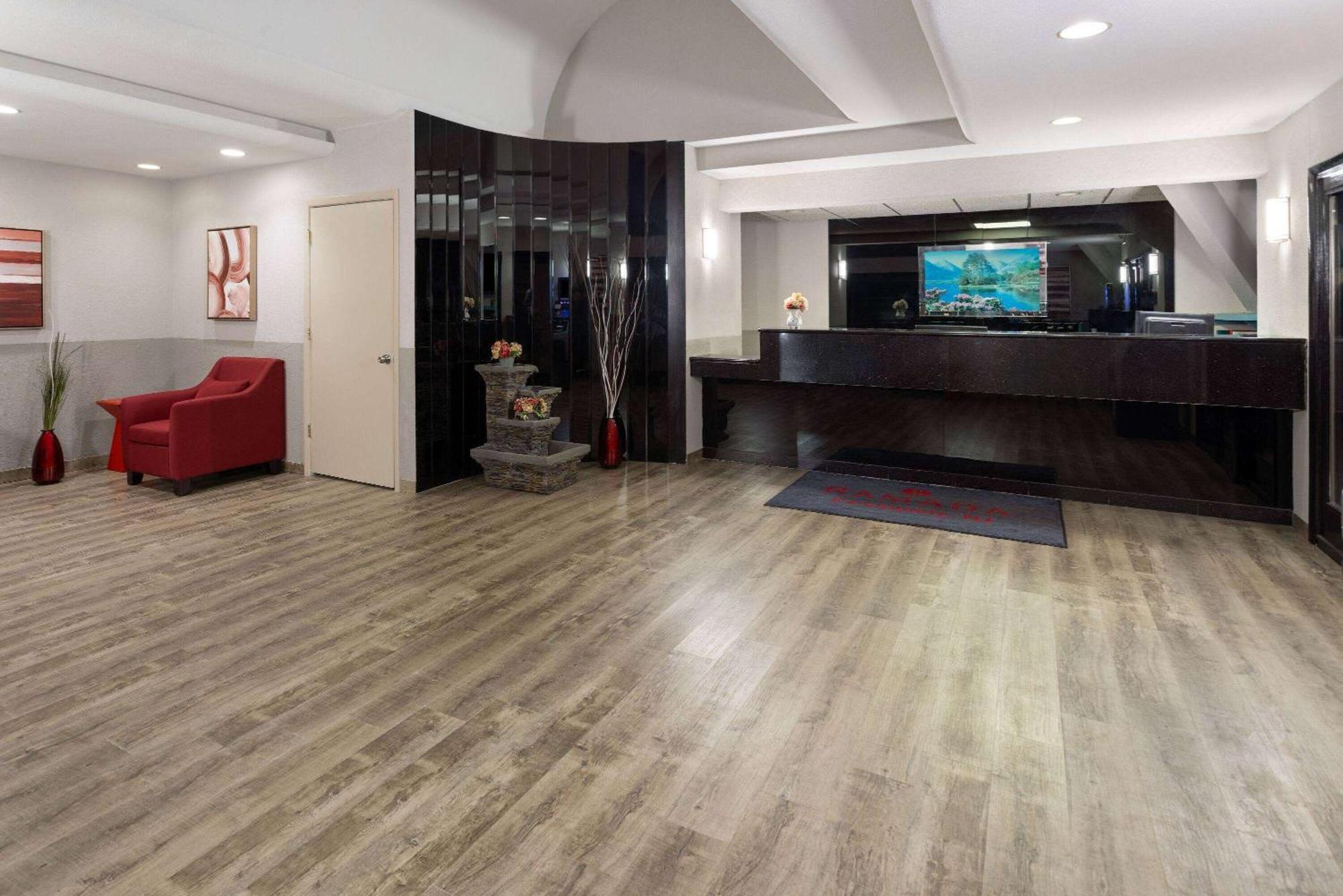 Ramada By Wyndham Parsippany Hotel Buitenkant foto