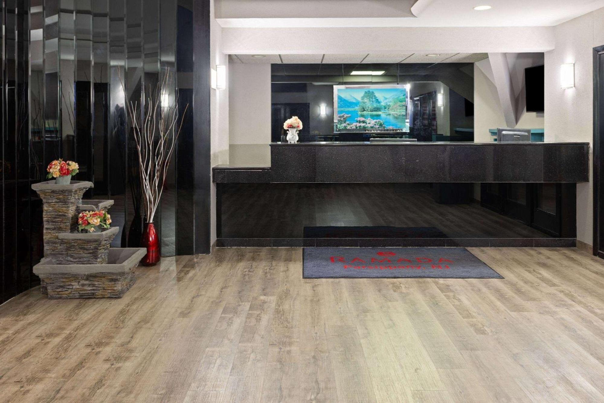Ramada By Wyndham Parsippany Hotel Buitenkant foto