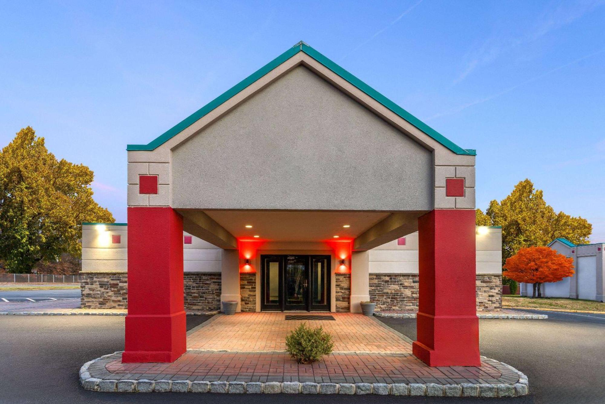 Ramada By Wyndham Parsippany Hotel Buitenkant foto