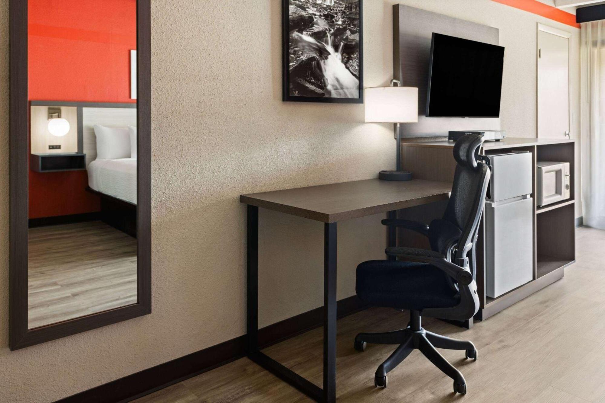 Ramada By Wyndham Parsippany Hotel Buitenkant foto