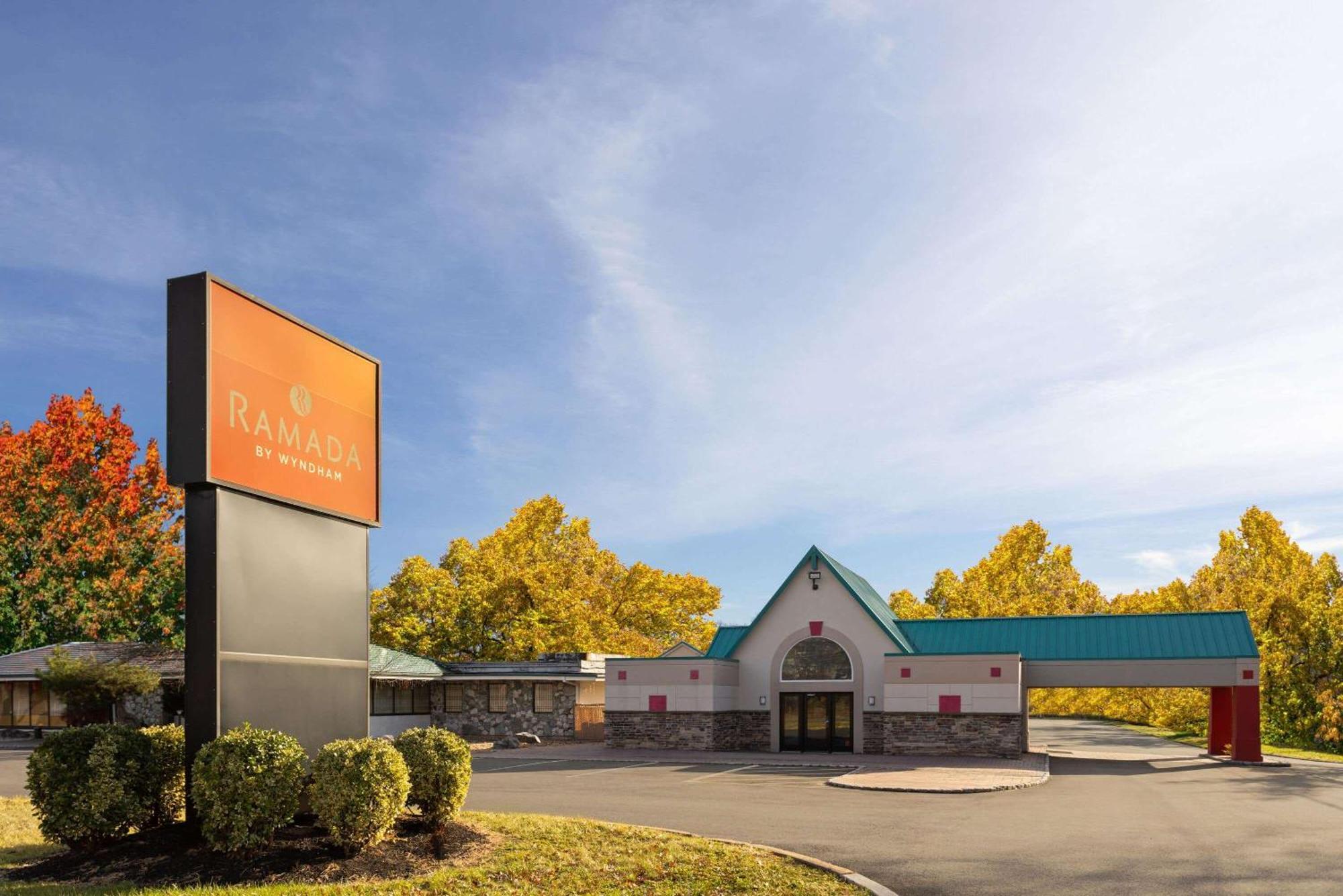 Ramada By Wyndham Parsippany Hotel Buitenkant foto