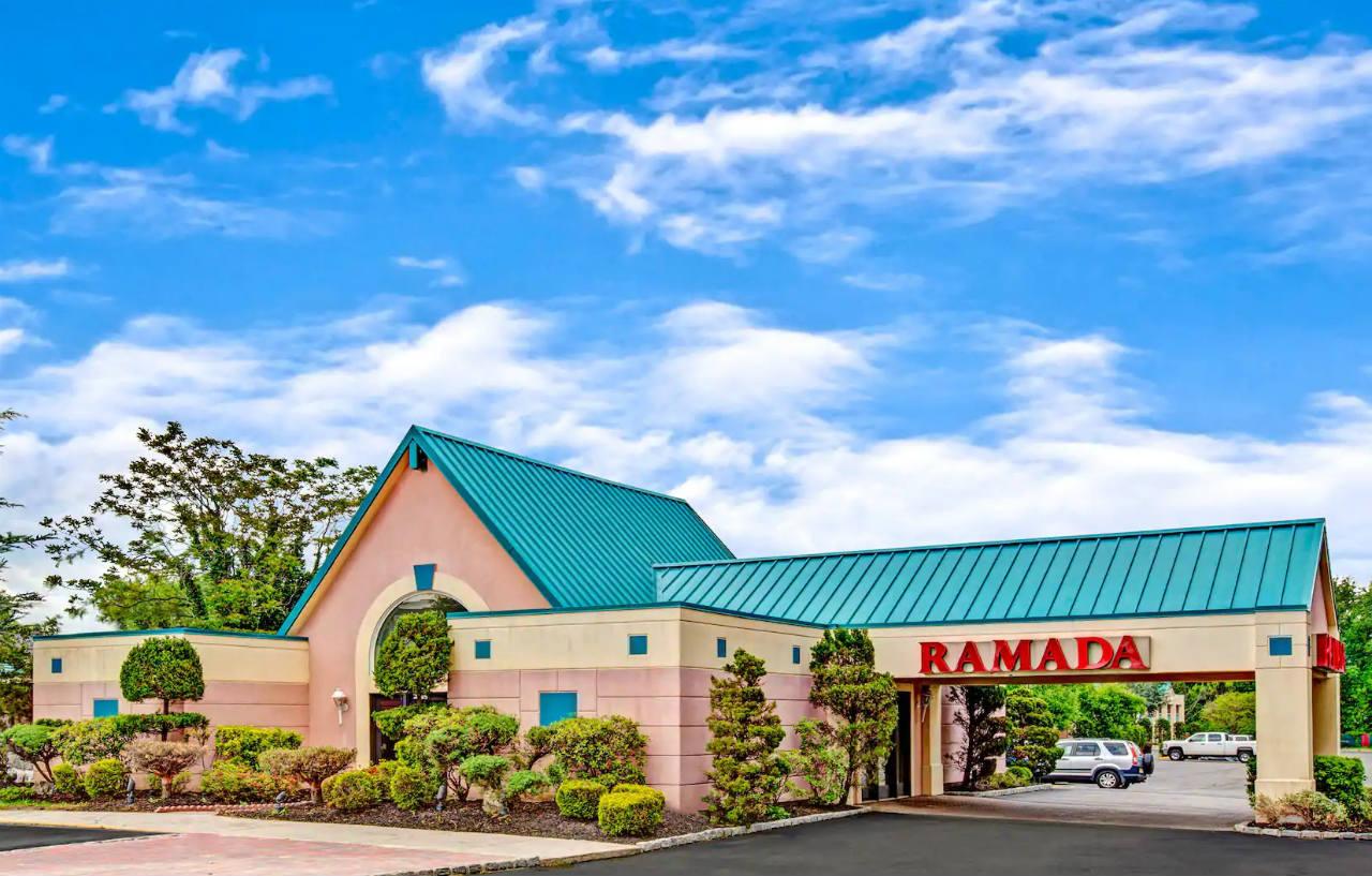 Ramada By Wyndham Parsippany Hotel Buitenkant foto